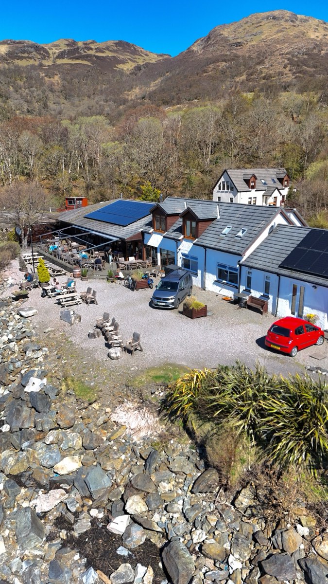 Lochside café and bar